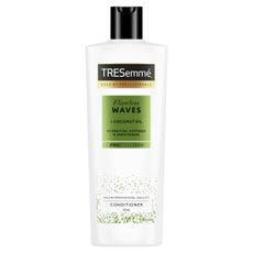 TRESemmé Flawless Waves hajbalzsam hullámos/göndör hajra-  400 ml kisképe