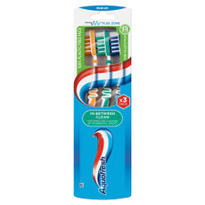 Aquafresh In Between Clean Medium fogkefe triopack - 3 db kisképe