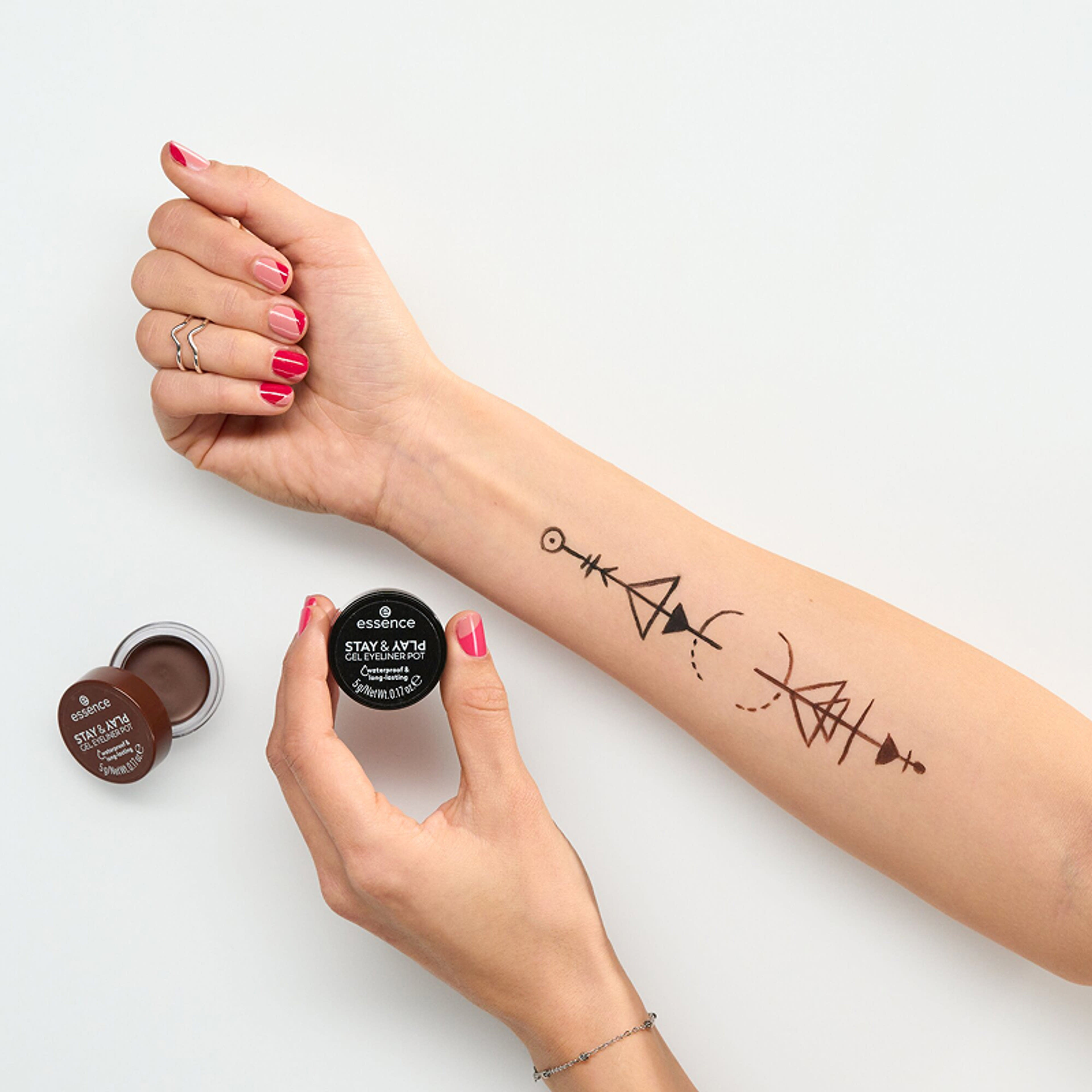 Essence Stay&Play zselés szemhéjtus /01 Black - 1 db-4