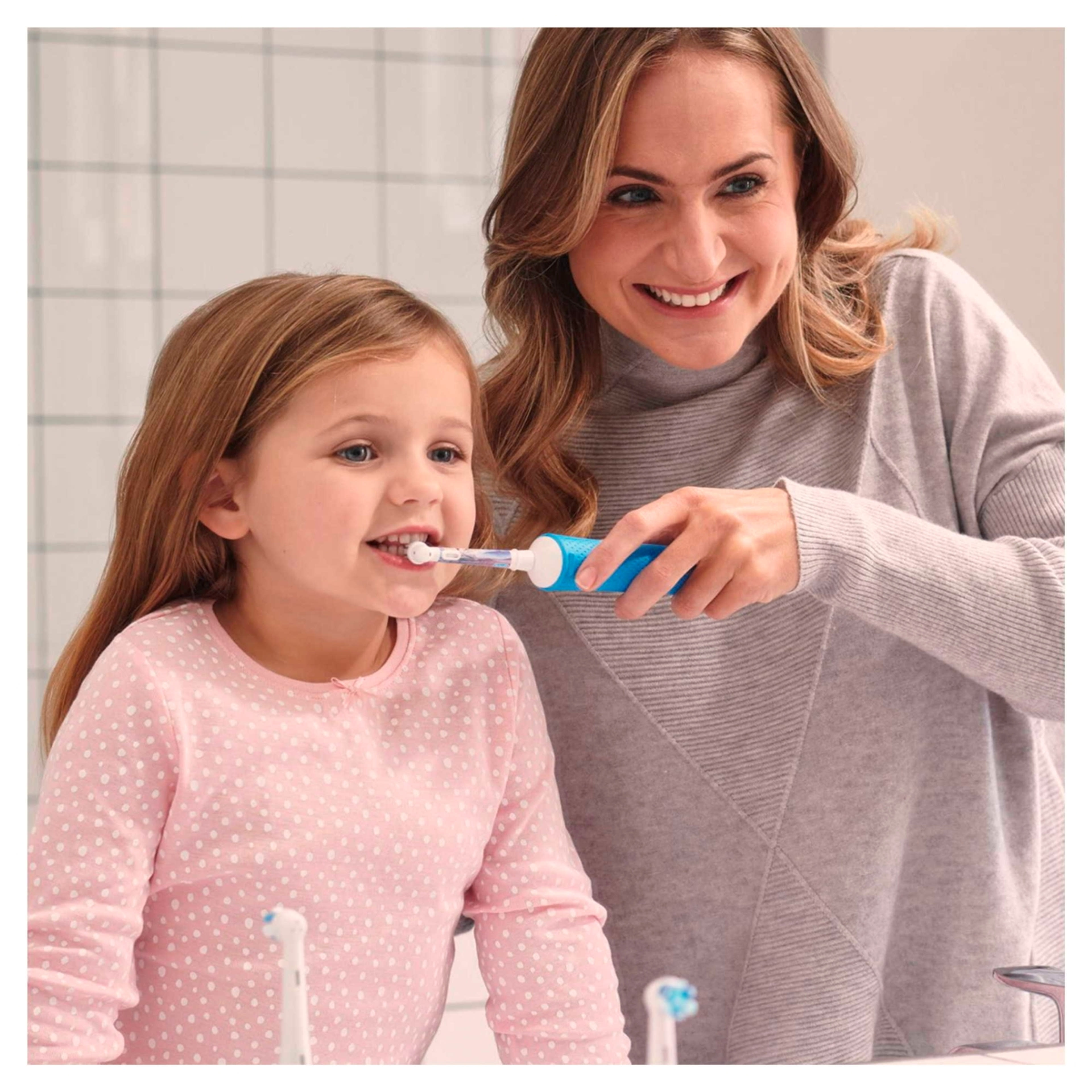 Oral B Kids Frozen extra soft elektromos fogkefe pótfej - 2 db-4