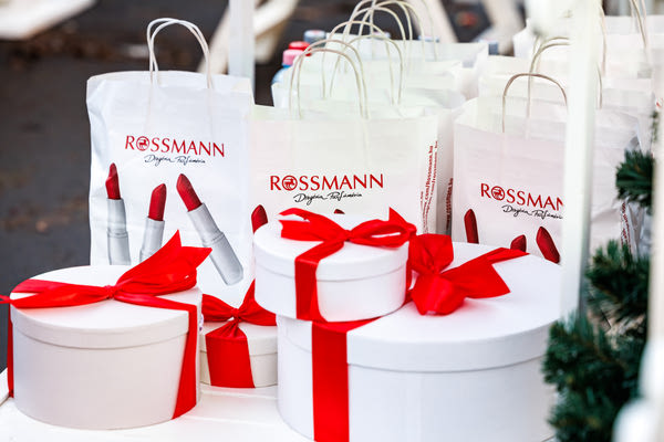 Naponta új meglepetés a Rossmann Adventi kalendáriumával – 10 értékes fődíj és egy 10 millió forintos Ultra fődíj vár a mobilappon